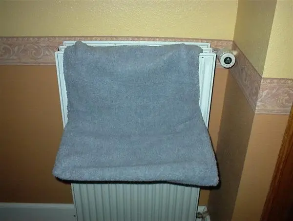 Radiatorseng grå